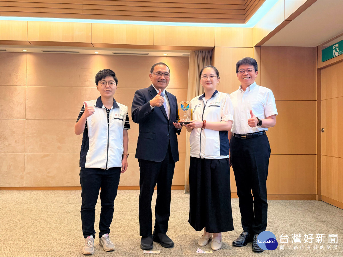 「新北AI智慧分選廠」獲獎肯定　環保局市政會議獻獎分享榮耀