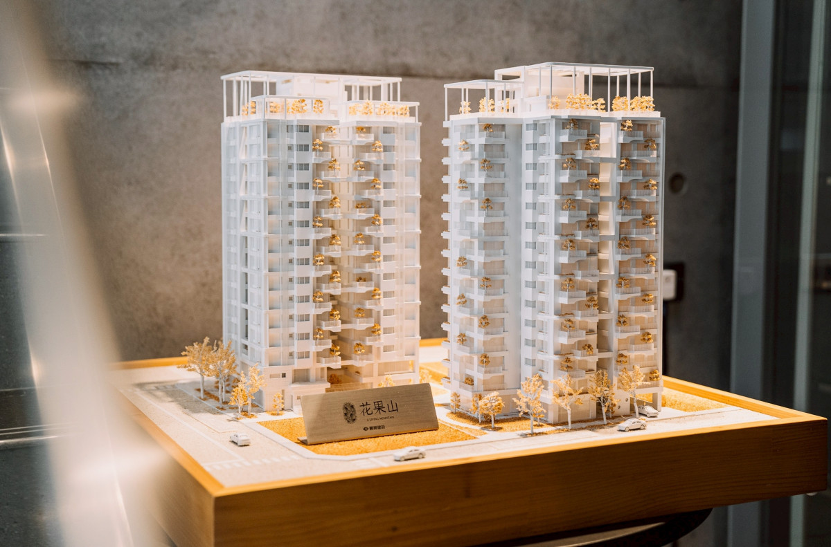 座落於青海路上的指標建案「花果山」，其核心設計語彙為「一戶一景・一花一境」，將自然山林垂直化地嵌入城市住宅驗。圖/業者提供