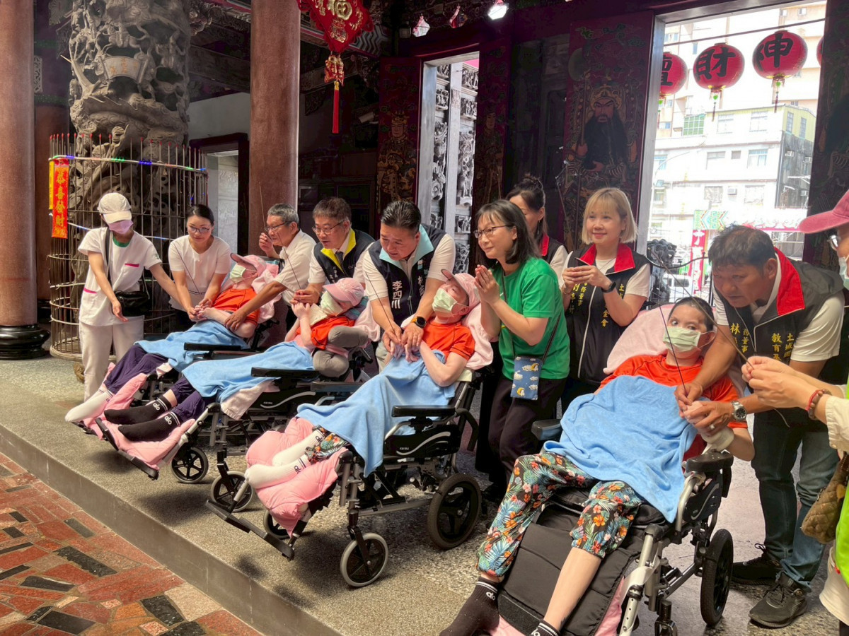 創世院民土城五穀先帝廟參拜　邀社會大眾踴躍參與園遊會