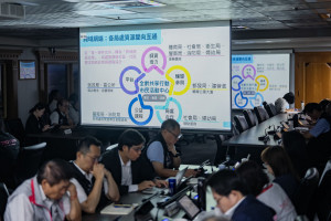 民政局「打造全齡共享行動市民活動中心」專題報告。