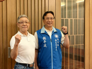 國民黨彰化縣下屆縣長提名，已拍板徵召考紀會前主委魏平政（右），左為國民黨彰化縣黨部主委蕭景田。圖／記者鄧富珍攝
