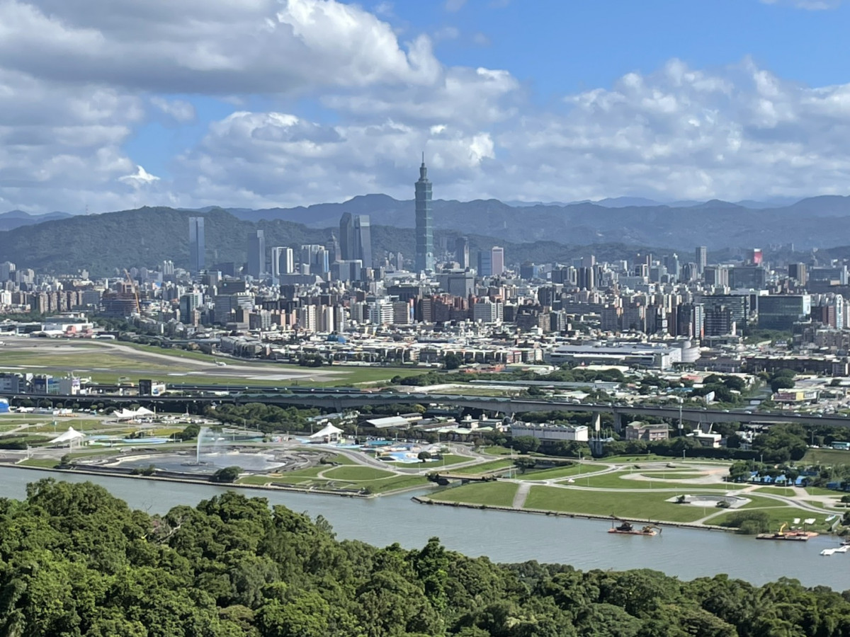午後防局部大雨！週六起「炙熱如盛夏」將屢創今年最高溫　月底迎第4波梅雨鋒面