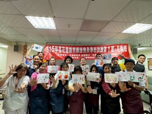 芥菜種會「照顧者學校」開設「照顧服務員資格訓練」，14位學員順利結業，投入在地照顧支持網絡。（芥菜種會提供）
