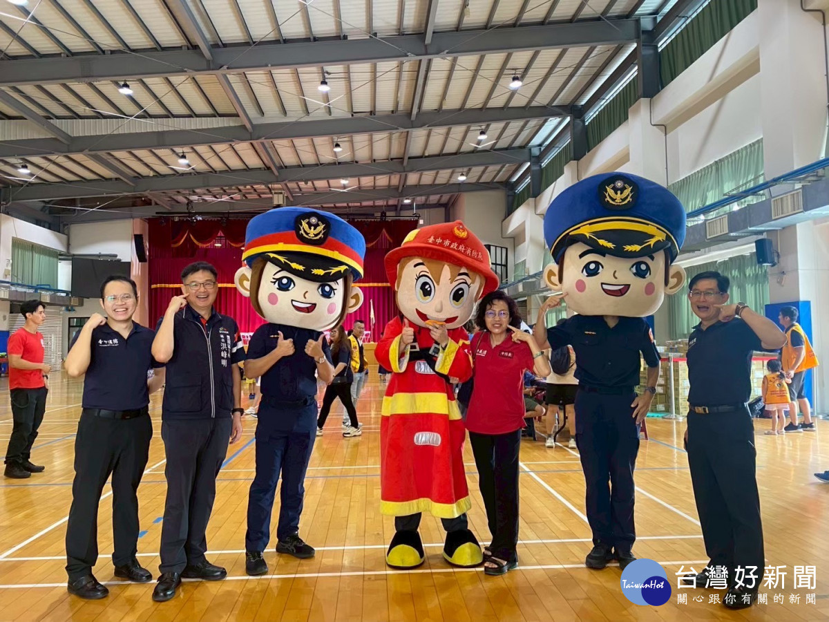 臺中婦宣徐慧縈中隊長(中)