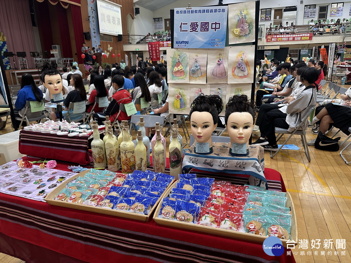 技藝教育成果展多元豐富。(記者扶小萍攝)