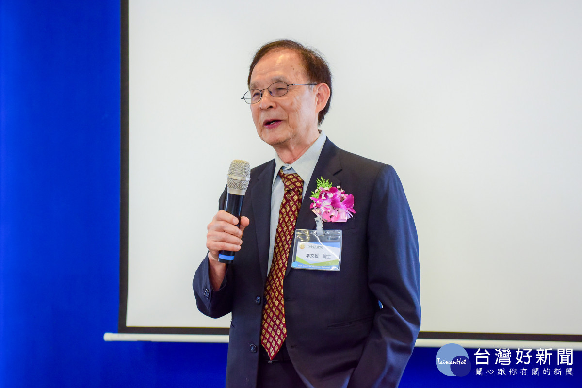 中央研究院院士李文雄於啟用典禮致詞，肯定中原大學跨域生醫研發成果。