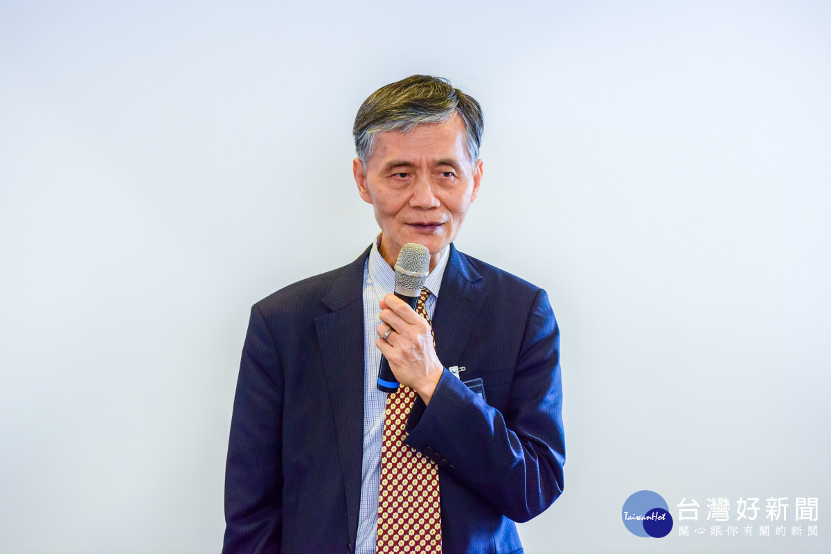 中原大學校長李英明於啟用典禮致詞，強調跨域合作與生醫人才培育的重要使命。