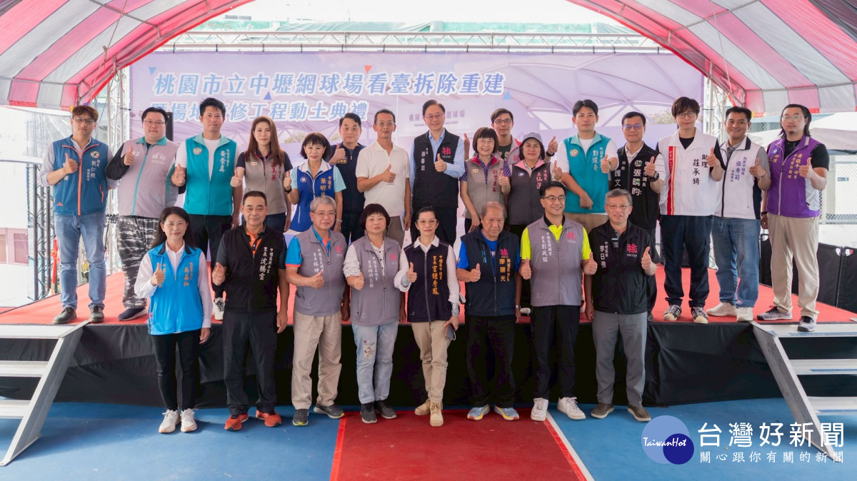 張市長與貴賓合照。
