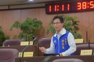 黨團總召徐其萬議員指出，少子化是國安危機，而穩定、平價的托育量能則是破局關鍵。