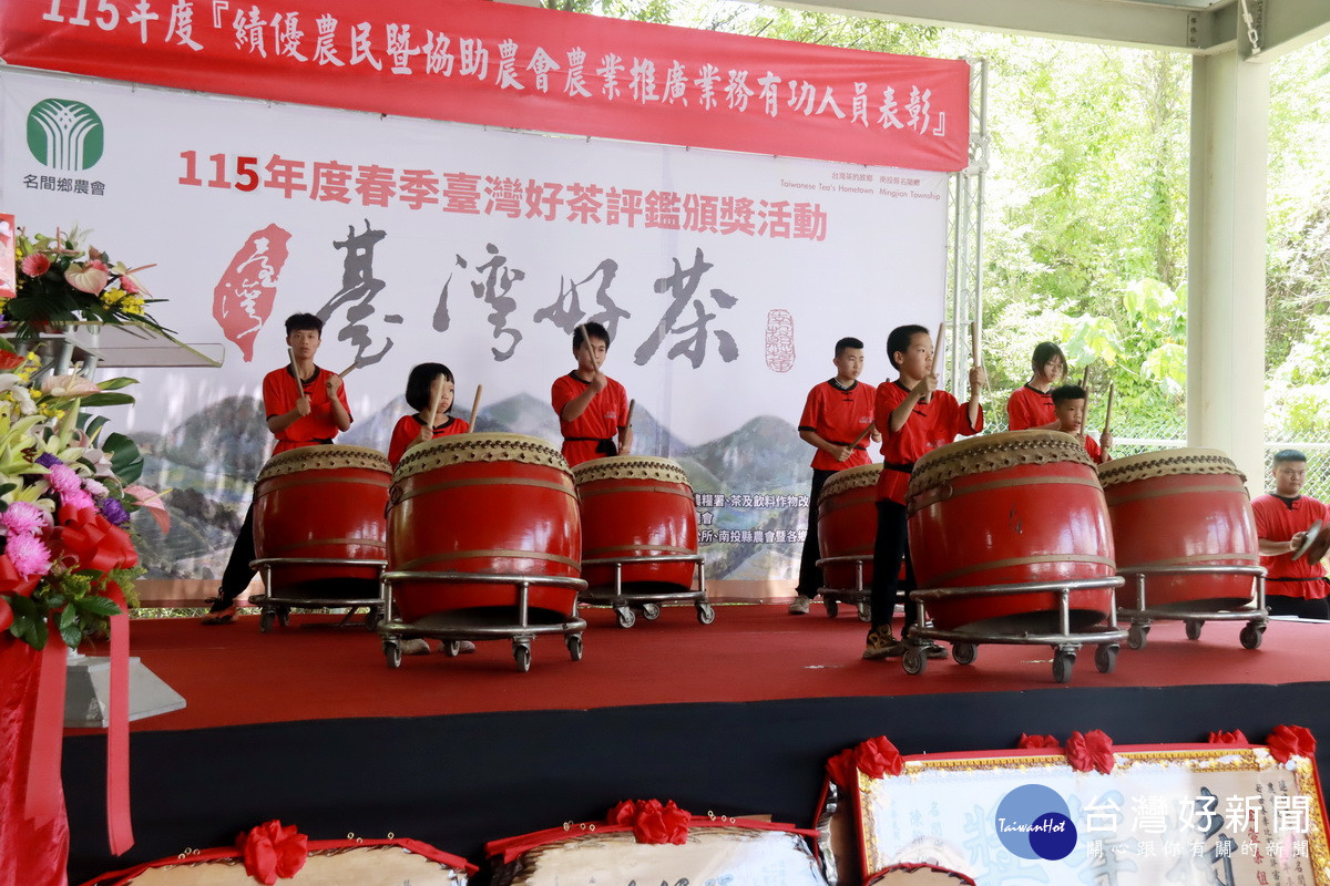 新民社區戰鼓已有傳承,年齡很小的演出精湛。(記者扶小萍攝)