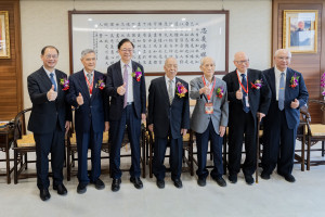 桃園市長張善政出席「桃園崇德佛院落成啟用典禮」與貴賓合影。