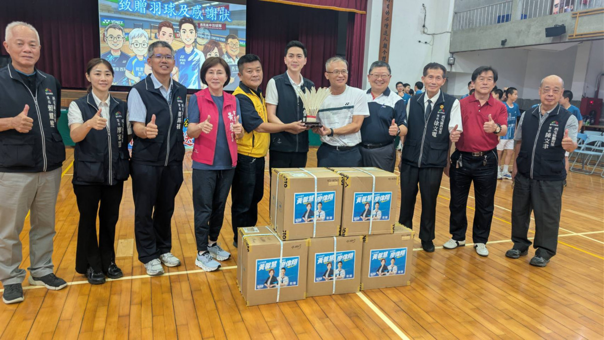 西苑高中校長劉洲溶非常感謝各界及時伸出援手大方贈球。