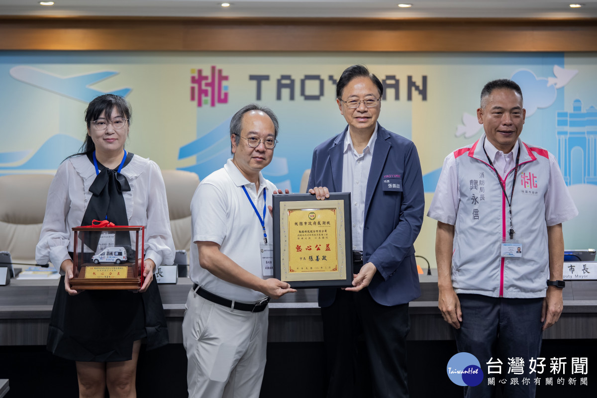 傲騰科技捐贈復康巴士及消防勤務裝備　張善政：感謝強化社福服務與救災量能