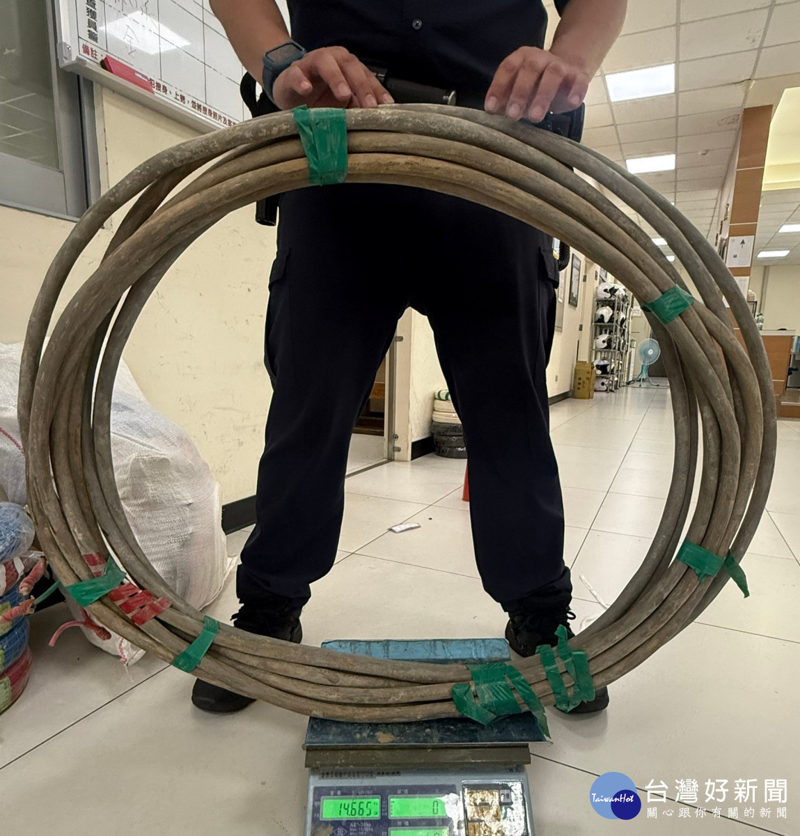 警方起獲電纜贓物。
