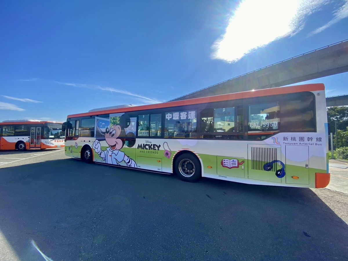 「TAB新桃園幹線」加碼8輛米奇主題公車。