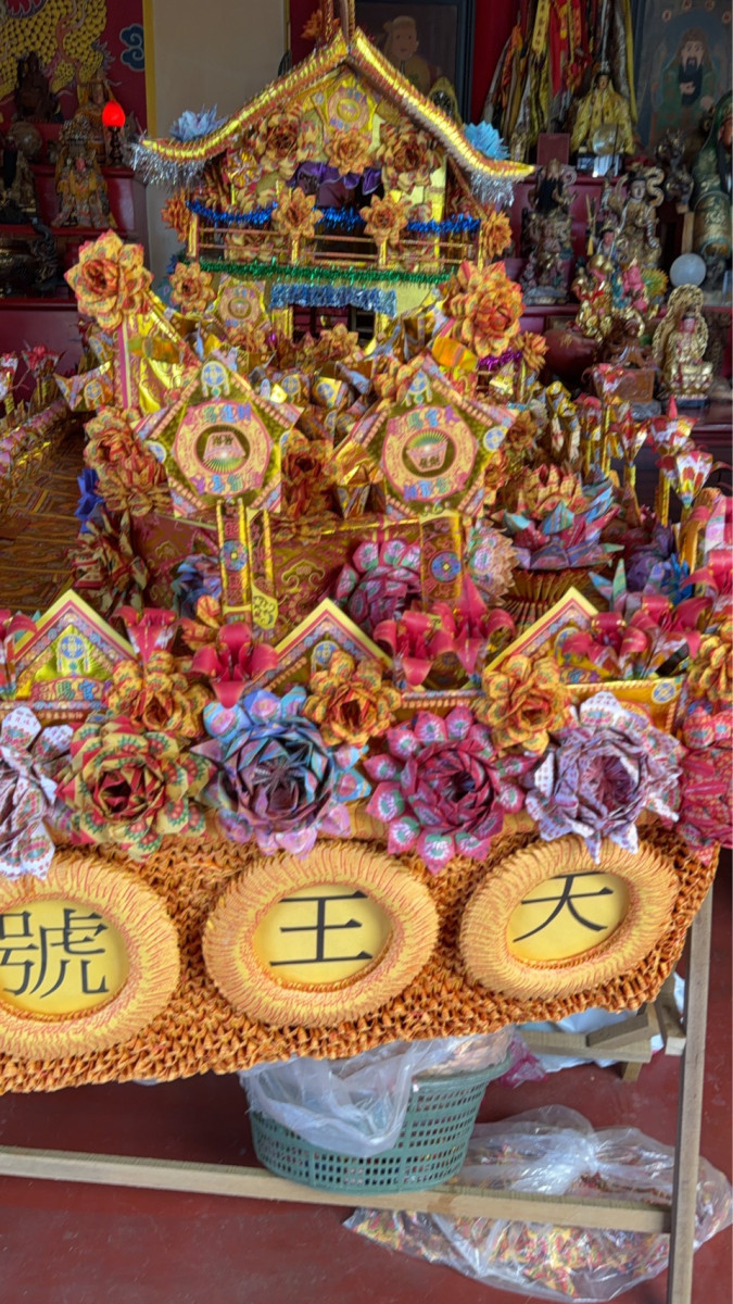 多項法器、法船、法機、蓮花等等,陸續趕工製作中,殿方盼十方善信大德,踴躍主動聯繫參與,普渡眾生同時也能為自身趨吉避凶、招福納德。