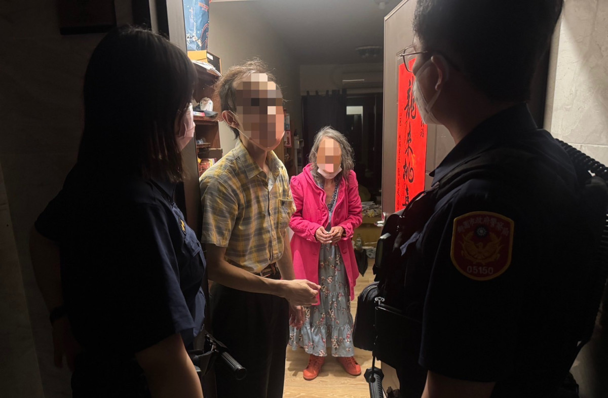老婦誤上機車求返家,楊梅警協助化解危機。