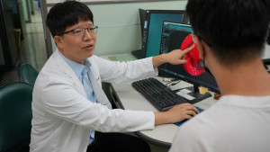耳鼻喉科廖峻毅醫師提醒，感冒後症狀久久不好，要小心已發展成慢性鼻竇炎／嘉基醫院提供