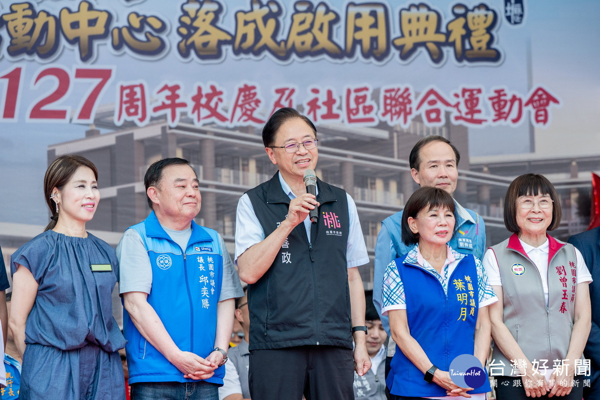 桃園市長張善政於「中壢國小新建運動場及活動中心落成啟用典禮」中致詞。<br />
