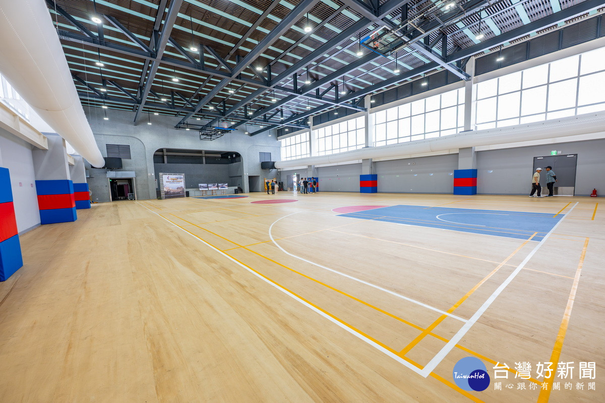 中壢國小新建運動場及活動中心落成啟用。<br />

