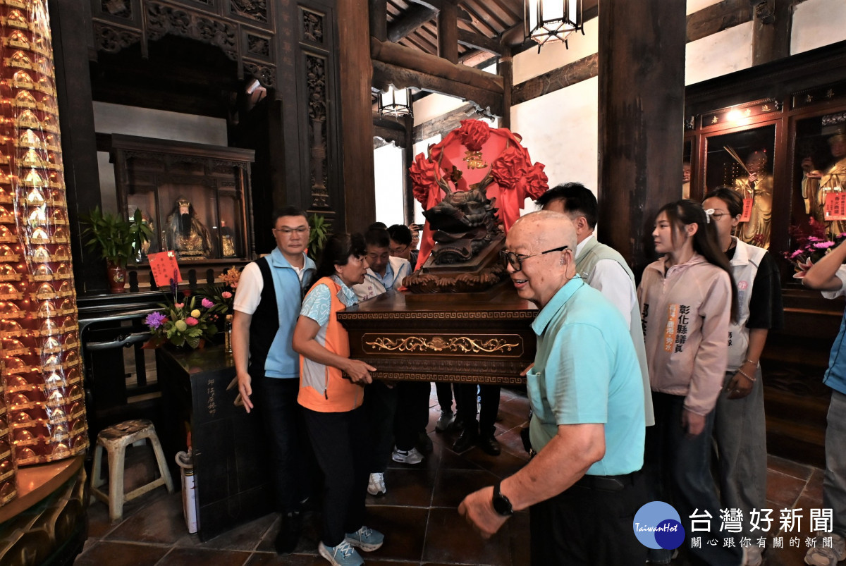 雙龍齊聚鹿港迎端午,龍王祭「迎龍王出殿」 揭開慶端陽系列活動序幕。圖/彰化縣政府提供
