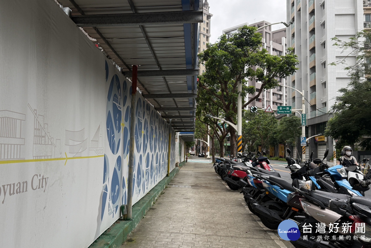 新制規範凡都市計畫內建築基地鄰接道路側,皆應留設行人通行之安全走廊。