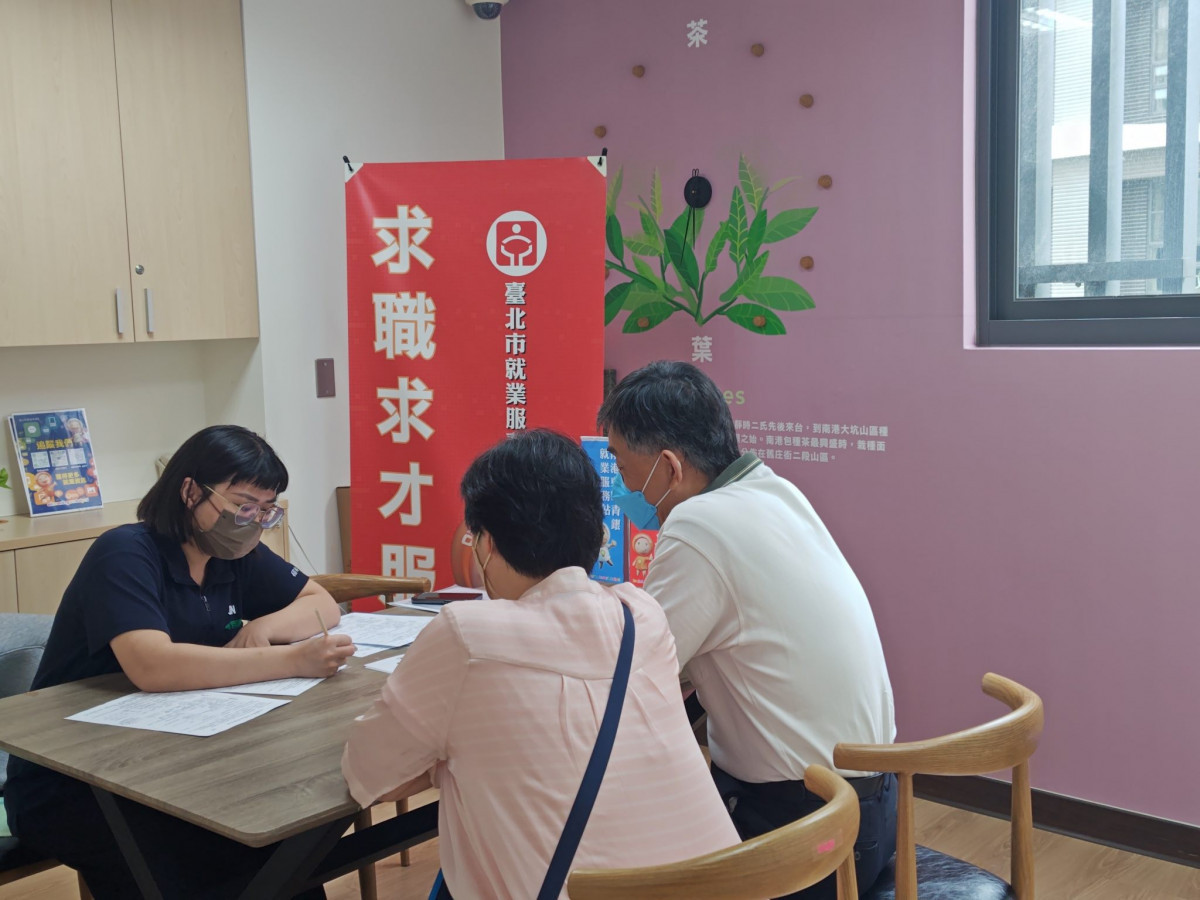 電信科技、餐飲、長照全面攬才　北市17家企業聯手搶人才