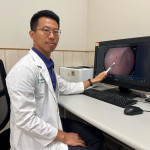醫師黃俊文指出，臨床上不少民眾誤以為「沒症狀就沒問題，感覺很痛就是病很嚴重」，但事實上許多早期胃癌、大腸息肉甚至癌前病變，在初期都可能毫無症狀。