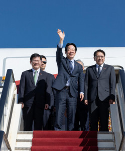 總統賴清德日前率團訪問史瓦帝尼王國，與當地官員進行交流。（圖／總統賴清德臉書）