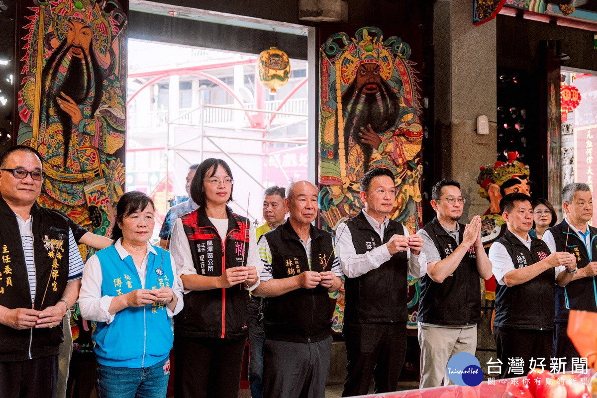 桃園市副市長蘇俊賓出席神農豐饒季上香祈福。<br />