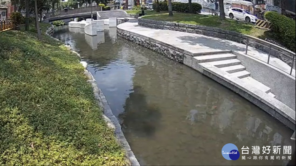 綠川水岸環境持續維護管理，河道水流穩定、水岸設施完善