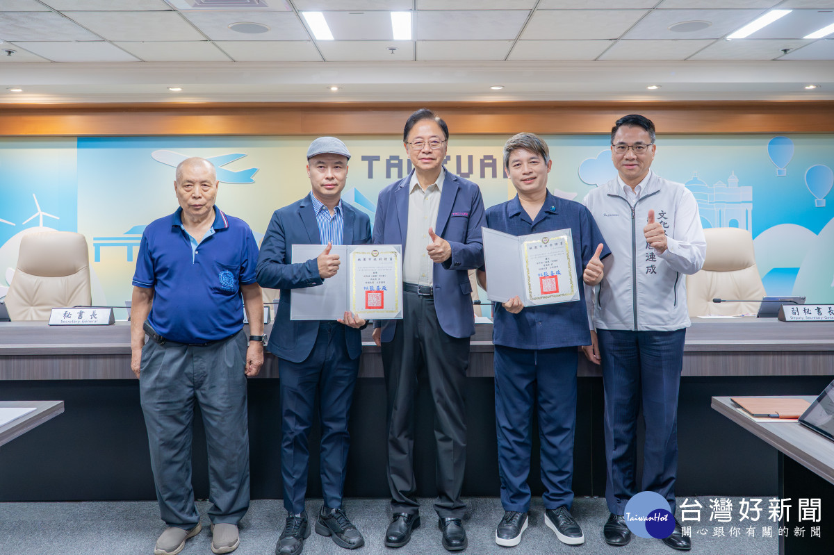 桃市府授證纏花與粧佛保存者　張善政盼傳統工藝薪火相傳
