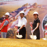 與會貴賓為工程執鏟，正式動土。