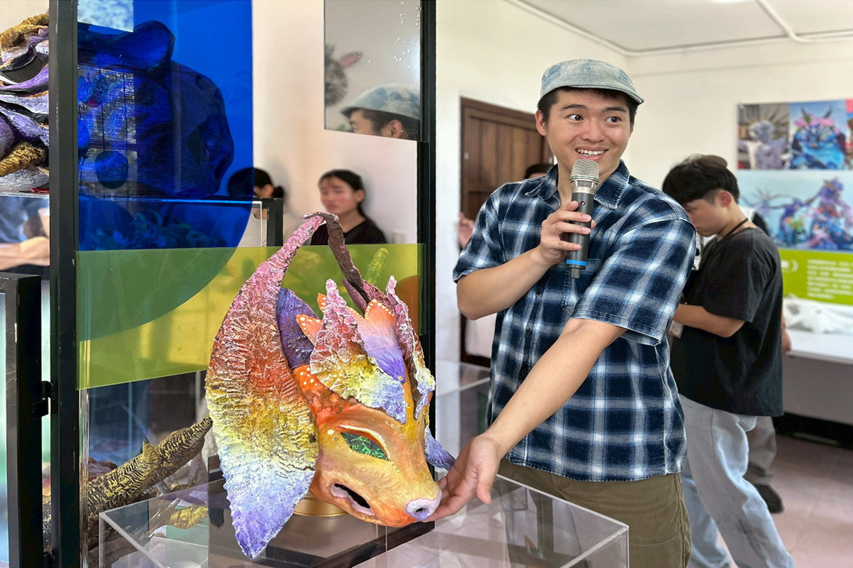 駐村藝術家光鍊劇團作品介紹。<br />
<br />

