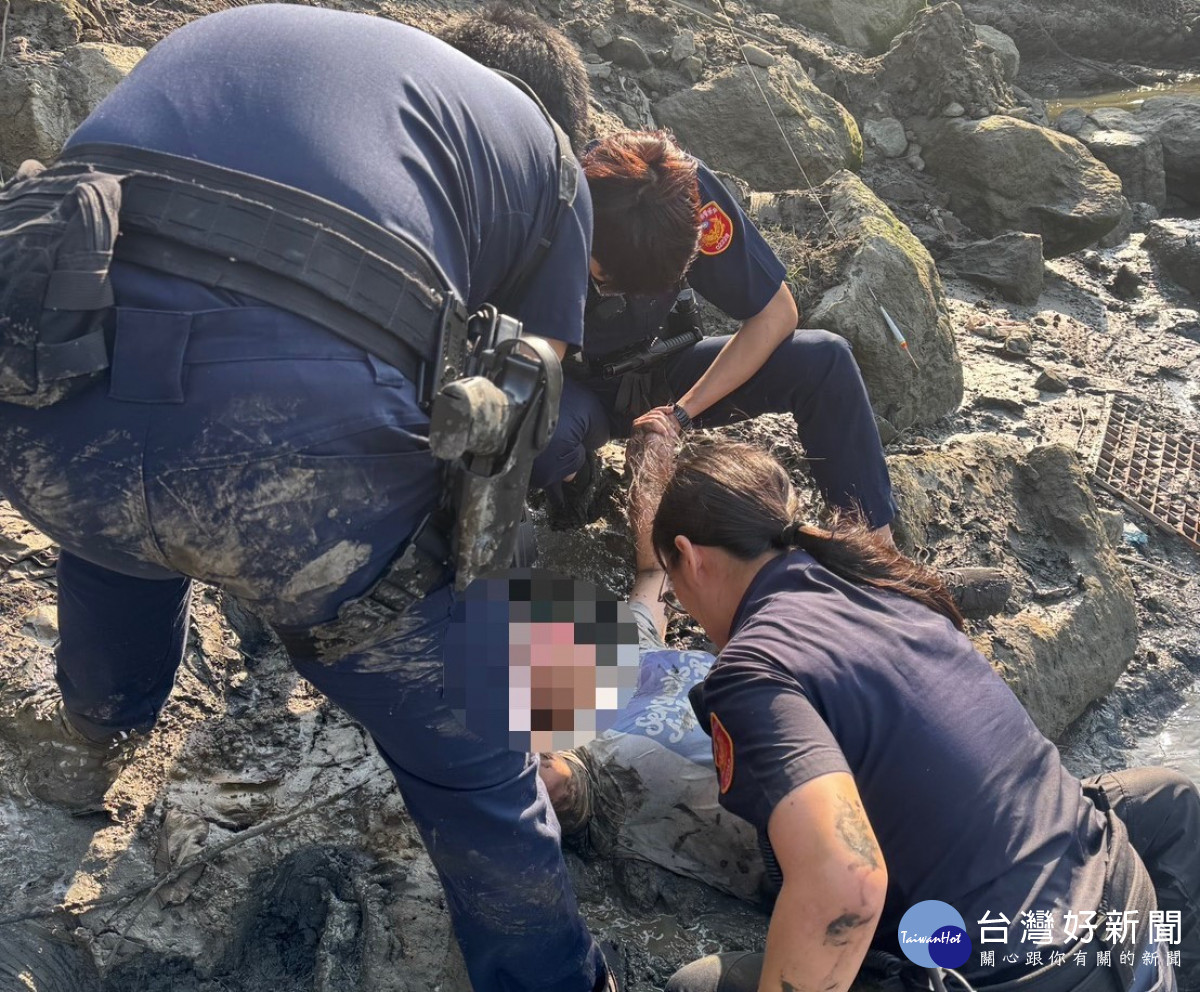 新北女無助落水　海山分局員警奮勇下水救人