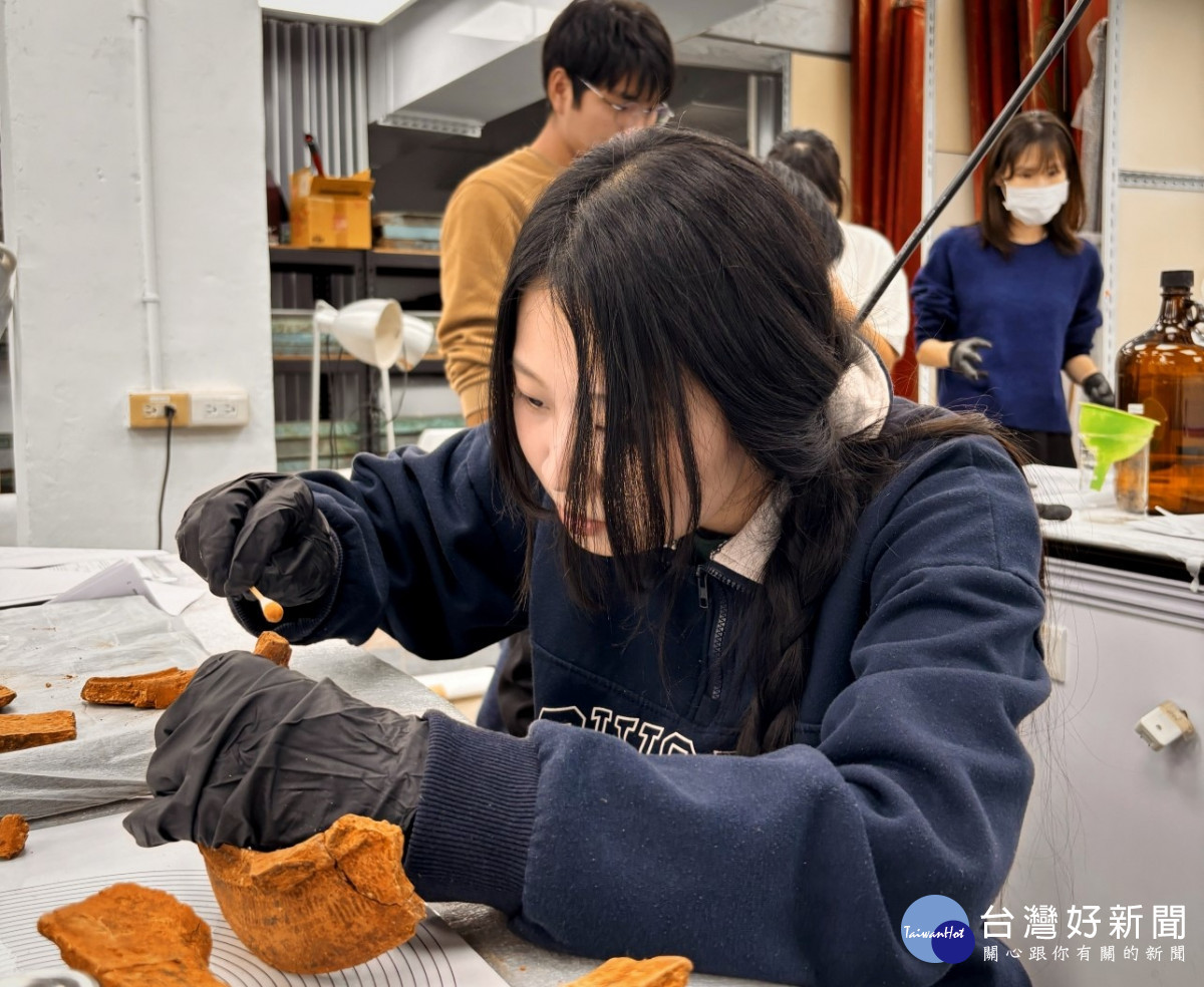 十三行攜手臺藝大修護文物重生　喚醒四千年水碓尾遺址陶器
