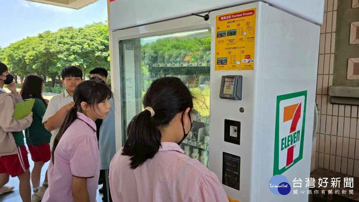 大甲首間校園智FUN機　造福順天國中學子