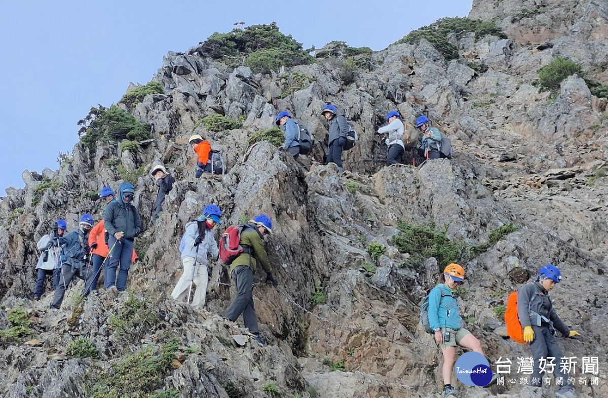 登山活動能否安全順利進行，端看團隊合作能力與相互扶持的同理心。（圖/玉管處提供）