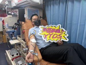 員警主動加入捐血行列。