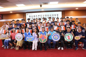 苗栗學子在國內外技藝競賽表現優異　鍾東錦頒獎表揚