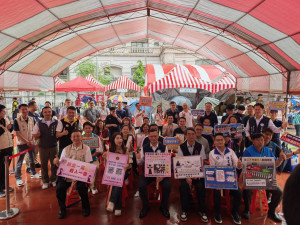 平鎮分局於警察節前夕，在平鎮區上海路250號前廣場主辦捐血活動。