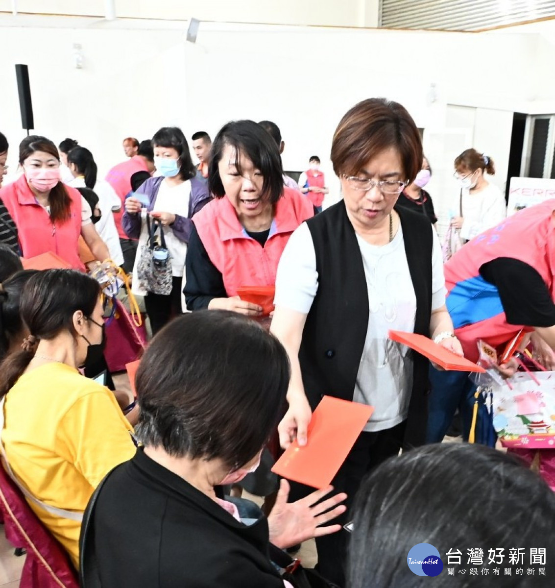 公私協力端陽送暖，彰化縣關懷弱勢不停歇。圖／彰化縣政府提供