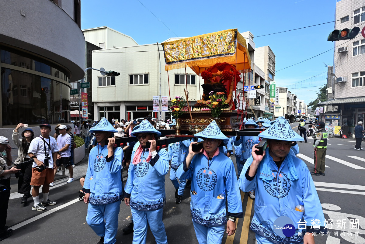 雙龍首度會師鹿港，龍王祭揭開慶端陽序幕。圖／彰化縣政府提供