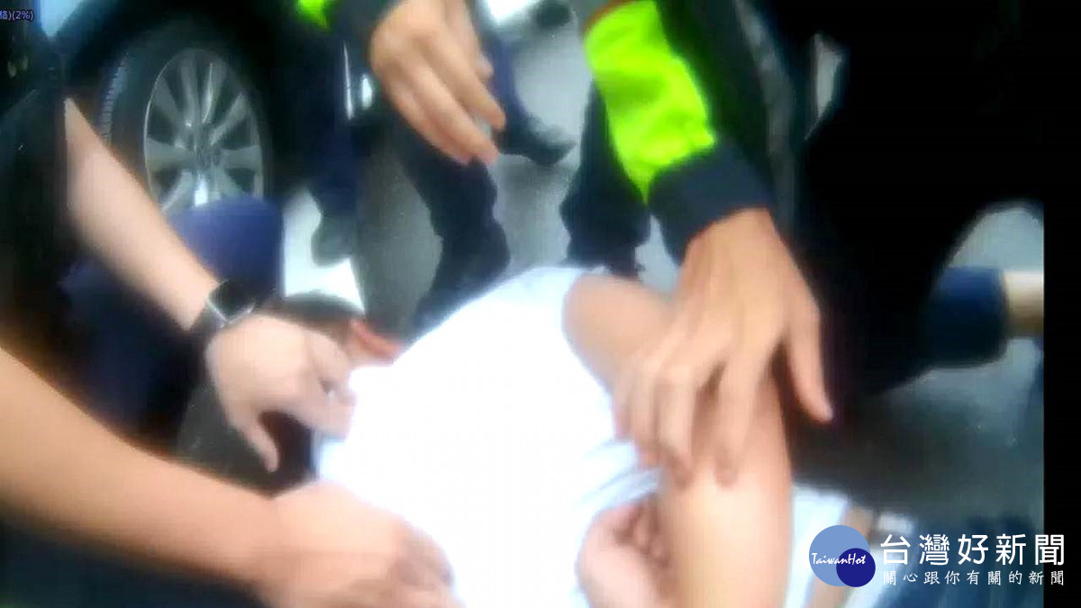 持刀攔垃圾車洩憤還毒駕　桃警1小時破窗強勢壓制逮人