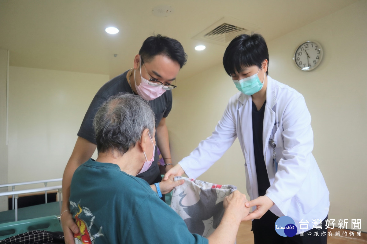 失智長輩不是故意難相處　三策略緩解家屬照顧壓力