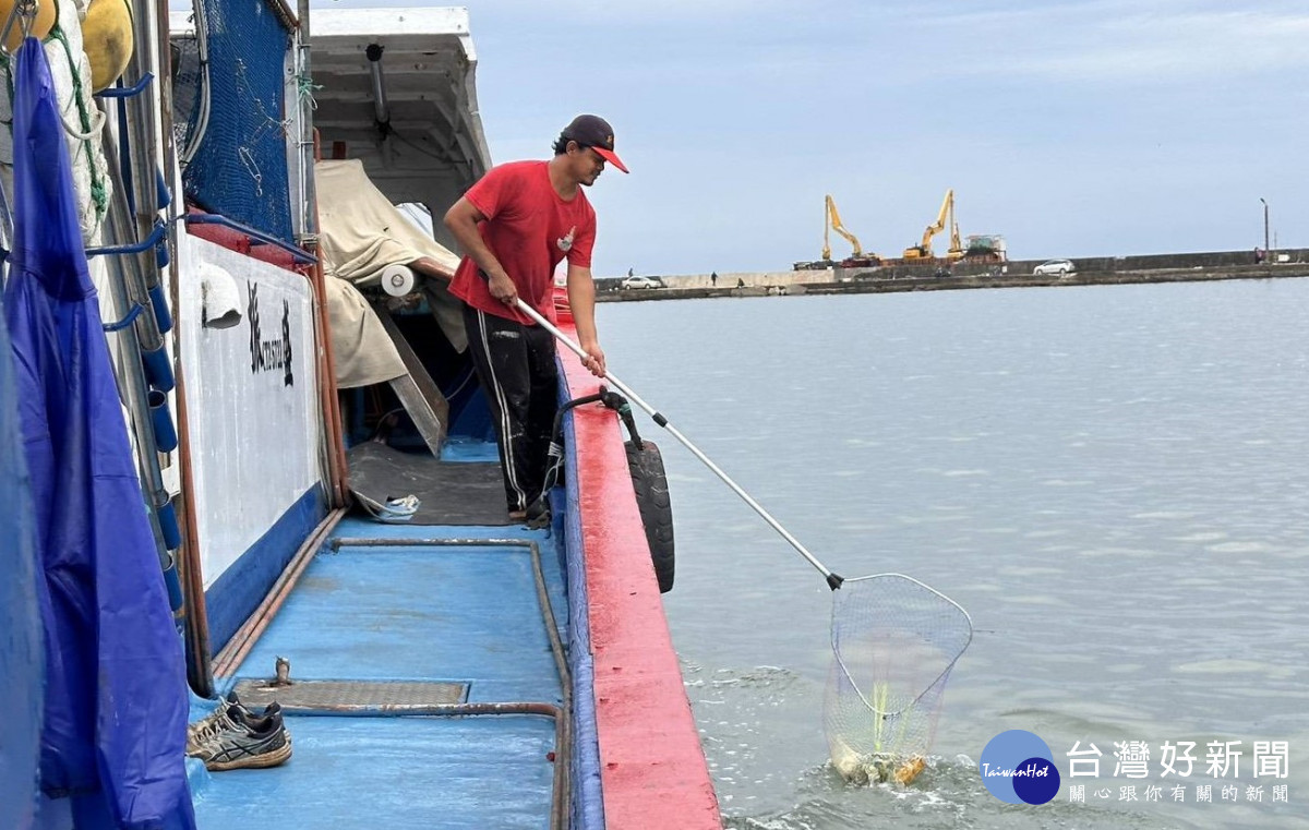桃園致力海洋保育成果亮眼  環保艦隊、潛海戰將獲海委會頒獎表揚。