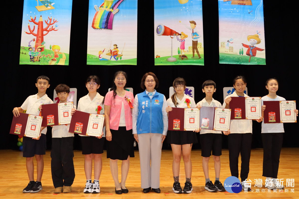 建功國民小學畢業典禮　賴香伶勉勵學子勇敢迎接未來