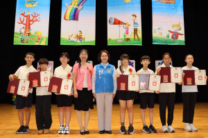 建功國民小學畢業典禮　賴香伶勉勵學子勇敢迎接未來