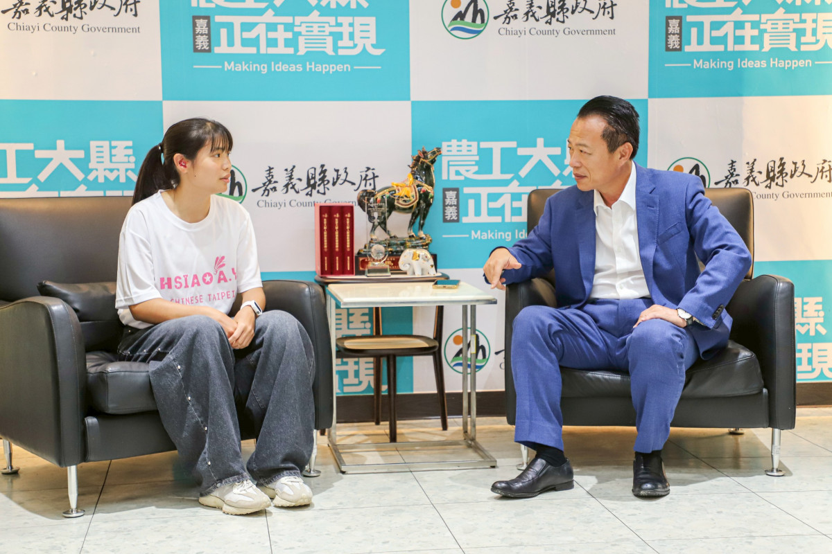 嘉義縣長翁章梁今11日邀請蕭安宇至縣長室茶敘交流／縣府提供