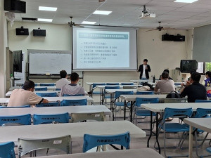 危險老屋重建說明會少人知。張芬郁提供